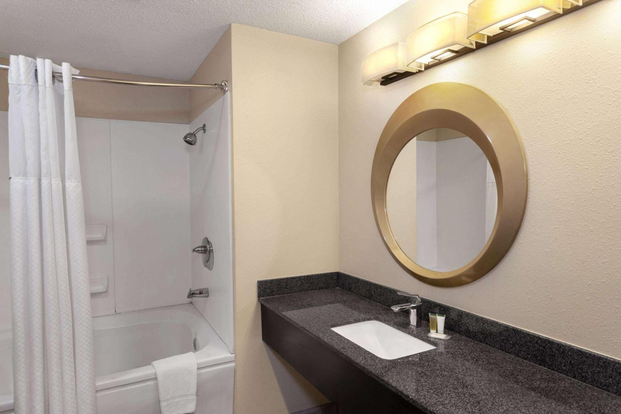 Super 8 By Wyndham Copley Akron Ngoại thất bức ảnh