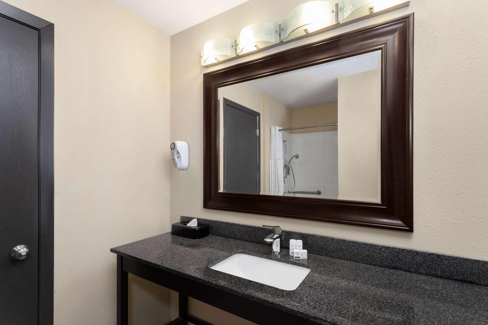 Super 8 By Wyndham Copley Akron Ngoại thất bức ảnh